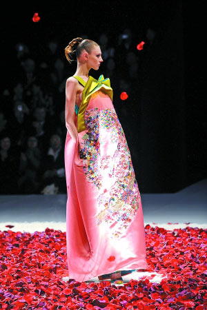 From Paris fashion Zhou Xue workplace fashion